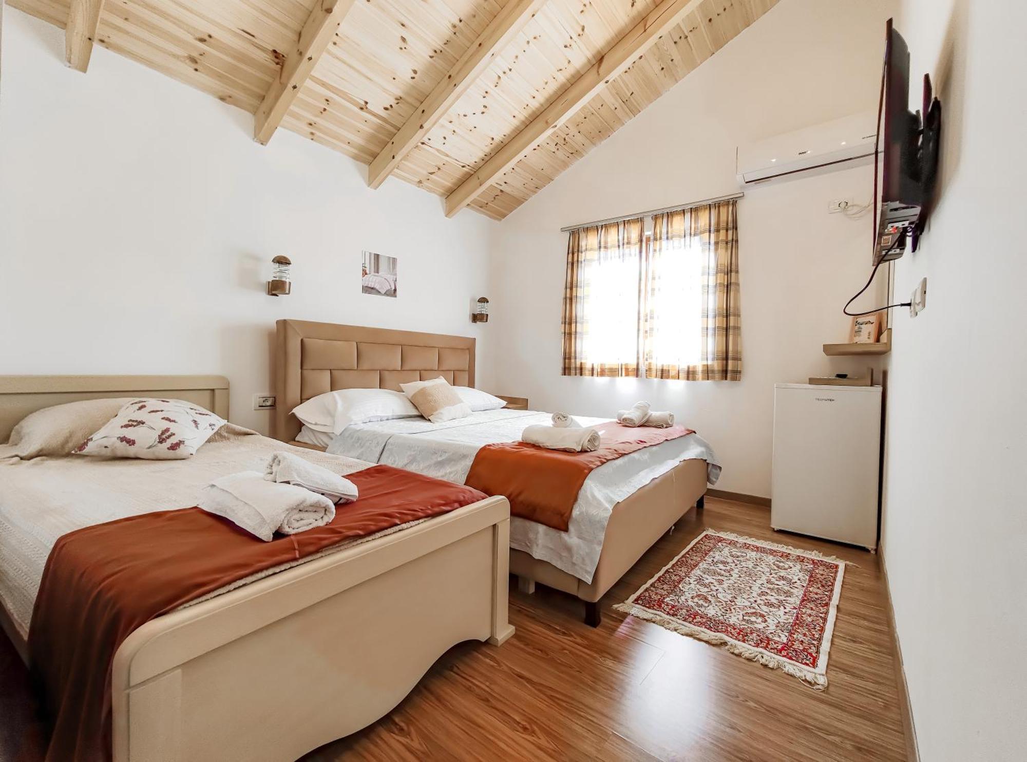 Guest house Sofia Gllava -